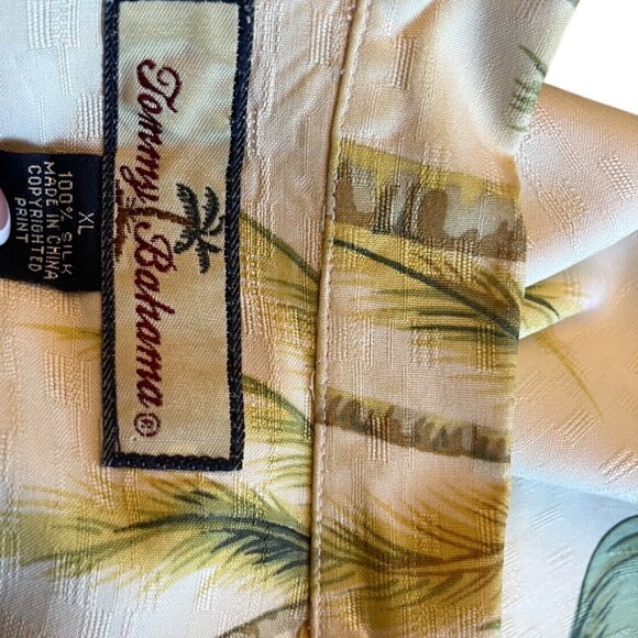 Men’s Tommy Bahama 100% Silk Palm Tree Button Up Shirt Size XL - Picture 3 of 3